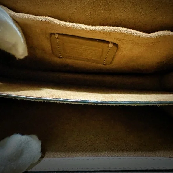 Coach Y2K small Crossbody purse white and light brown leather with Gold chain - Picture 10 of 16